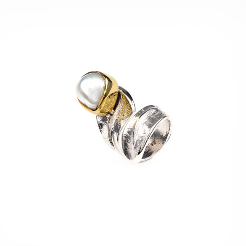 Ring with Sweet Pearl Gemstone